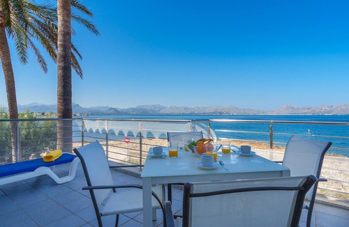 Marina Manresa Villa | Miramar Manresa in front of the sea with swimming pool for 8 people in Alcudia