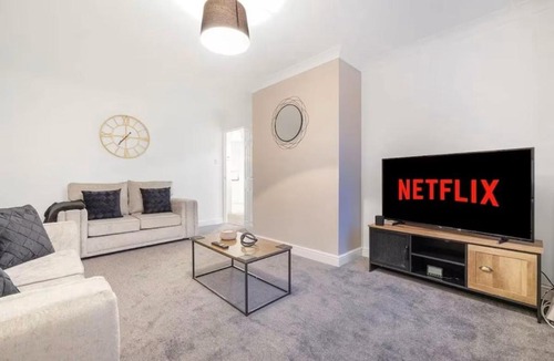 Middlesbrough House | Modern 2BR Middlesbrough Parking