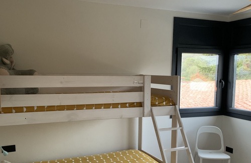 Les Franqueses del Valles Ski Chalet | Moderna Villa, en un Entorno Rural, Entre la Costa Brava y Barcelona