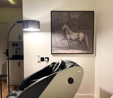 Al Olaya District Apartment | Najd Studio Al Aqeeq District Recliner Chair IPTV for free