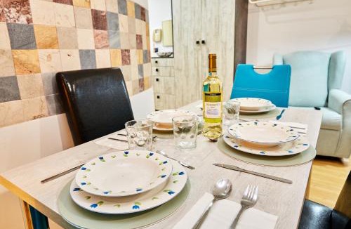 Lagunillas Apartment | Old Town Luxe Apartment
