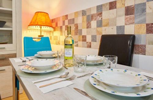 Lagunillas Apartment | Old Town Luxe Apartment