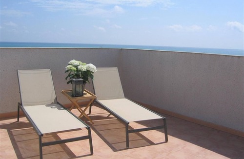 Guardamar del Segura House | Penthouse with Stunning Sea and Mountain Views, Shared Pool & Wi-Fi
