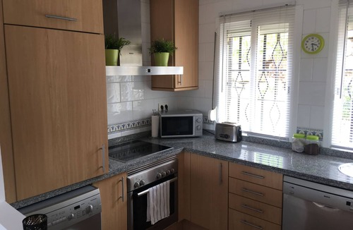 Mijas Apartment | Penthouse with sunny roof terrace, seaview, close to bars/restaurants, air con