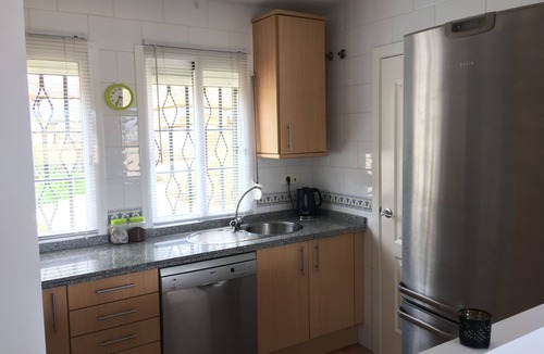 Mijas Apartment | Penthouse with sunny roof terrace, seaview, close to bars/restaurants, air con