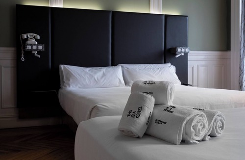 Jeronimos Hotel | Petit Palace Lealtad Plaza