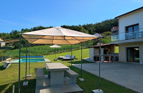 Bealo House | Piscina climatizada a 10min de la playa