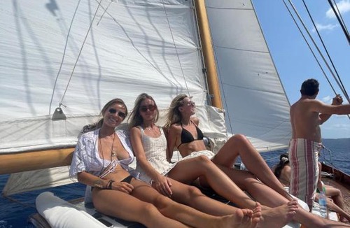 Talamanca Boat Rental | Private cruise on a classic wooden sailboat