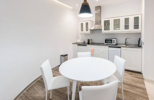Sol Apartment | PUERTA DEL SOL CITY CENTER IV C