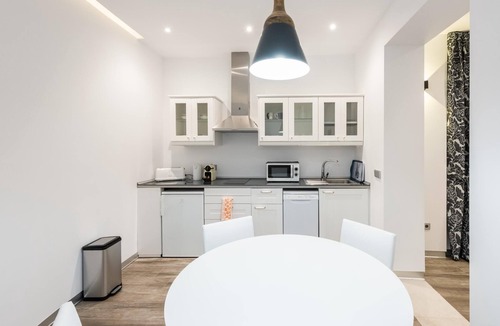 Sol Apartment | PUERTA DEL SOL CITY CENTER IV C