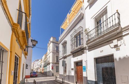 Feria Apartment | Quintana Acacias by Valcambre