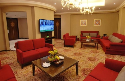 Medina House | R 1945 Taiba Madinah Hotel With Trouser press.Hot tub/jacuzzi & internet services,