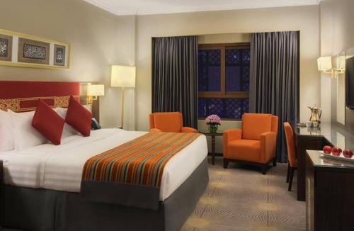 Medina House | R 1945 Taiba Madinah Hotel With Trouser press.Hot tub/jacuzzi & internet services,