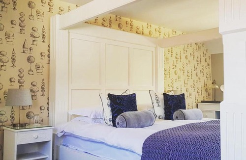 Barns Green Hotel | Random Hall