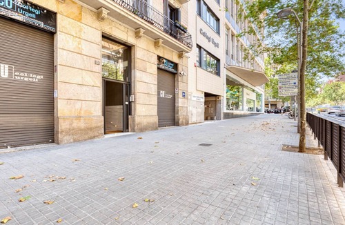 Esquerra de l'Eixample Apartment | Renovated Antiga Esquerra de l'Eixample 2BR, w/Roof & BBQ, by Blueground