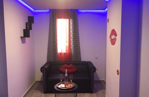 Algeciras Apartment | Romantic loft with JACUZZI