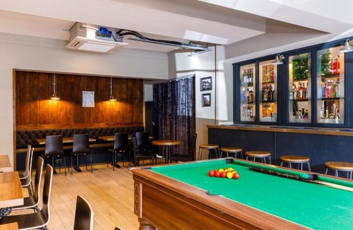 Brighton Hotel | Ruby Pub & Hotel