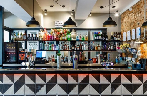 Brighton Hotel | Ruby Pub & Hotel