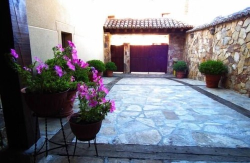 Braojos Apartment | Rural apartment Las Encarnas for 2 people
