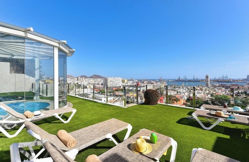 Las Palmas de Gran Canaria Ski Chalet | Seaviews Holiday Rental by VillaGranCanaria