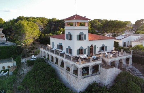 Mal Pas-Bon Aire Villa | Seafront villa with stunning views and direct access to the beach