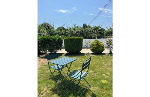 Abegondo House | Second floor apartment in a house near Camino Inglés (Pet friendly)