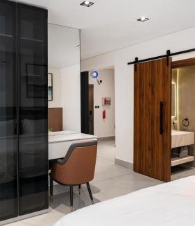 Al-Rawdah Apartment | Self Check-in Private Parking Central