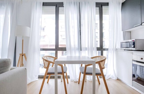 La Nova Esquerra de l'Eixample Apartment | Serene Nova Esq de l'Eixample 2BR w/A/C, W/D & Elev, by Blueground