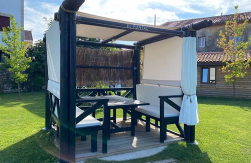 Villaverde de Pontones Apartment | Spacious apartment with spa and balcony.