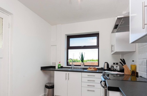 Coxhoe Apartment | Spacious 3 bed, 2 min drive from amazon and A1