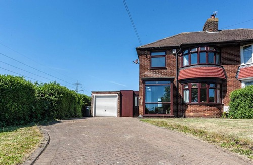 Coxhoe Apartment | Spacious 3 bed, 2 min drive from amazon and A1