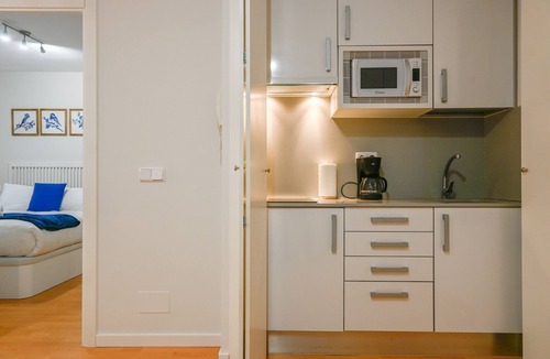 Gaztambide Apartment | Spacious and Warm Apartment in Madrid: Ideal for Your Perfect Stay
