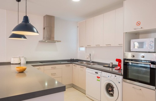Jesus Apartment | Spacious Clean & Colourful Apt Quiet Zone