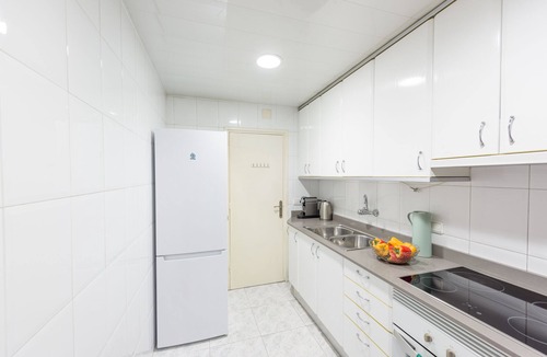 Esquerra de l'Eixample Apartment | Spacious & Design 4Br w/Balcony WIFI + Parking 15m Ramblas Walking Distance