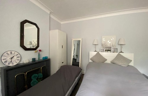 London Borough of Bromley House | Spacious Double Studio-style room