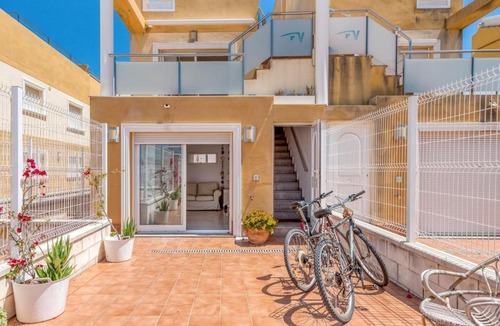 Oliva House | Spacious Holiday Home in Oliva with Swimming Pool