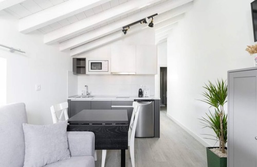Villaverde de Pontones Apartment | Special studio for couples with individual hydromassage bathtub.