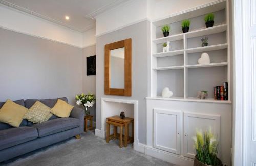 Aylestone House | Spring Villa
