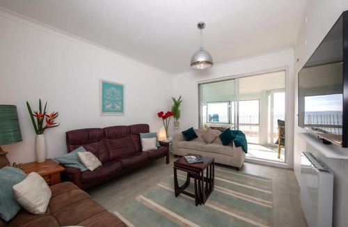 Bognor Regis Apartment | Stunning Beachfront Apt w Balcony & Sea Views