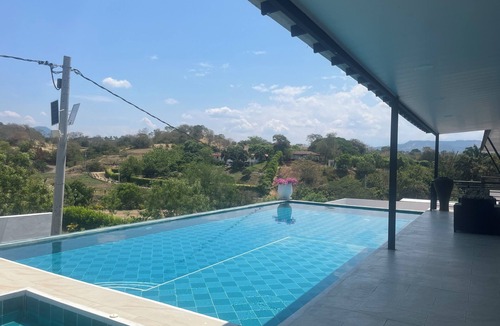 Tocaima House | Surrounded by nature, cozy, modern.