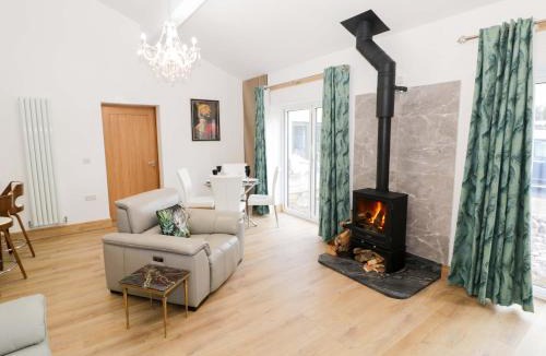 Astwood Bank House | The Barn
