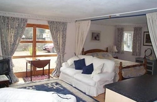 Trowbridge Bed & Breakfast | The Studio