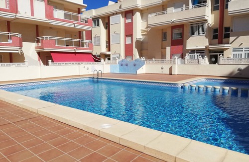 Xeraco Beach Apartment | Three bedrooms, garage, pool and large terrace with awnings!