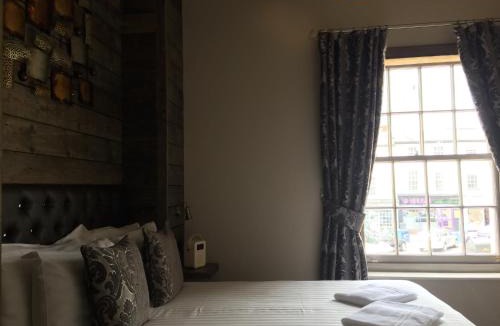 Warwick Town Centre Hotel | Tilted Wig