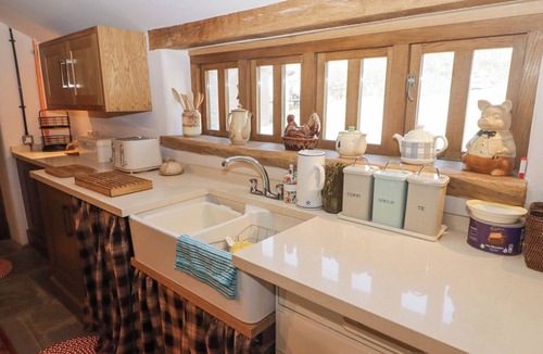 Bedwas Trethomas & Machen Cottage | Tipyn Bach