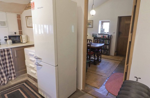 Bedwas Trethomas & Machen Cottage | Tipyn Bach