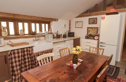 Bedwas Trethomas & Machen Cottage | Tipyn Bach