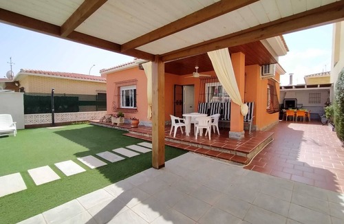 Torre de la Horadada Ski Chalet | Torre Horadada Rent Villa at 100mts beach, A/C, Parking Wifi Garden Barbecue