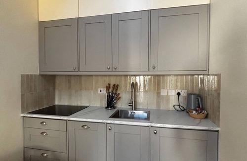 Royston Apartment | Triple Studios - Studio Apartment, Sleeps 3