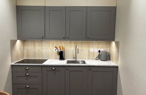 Royston Apartment | Triple Studios - Studio Apartment, Sleeps 3